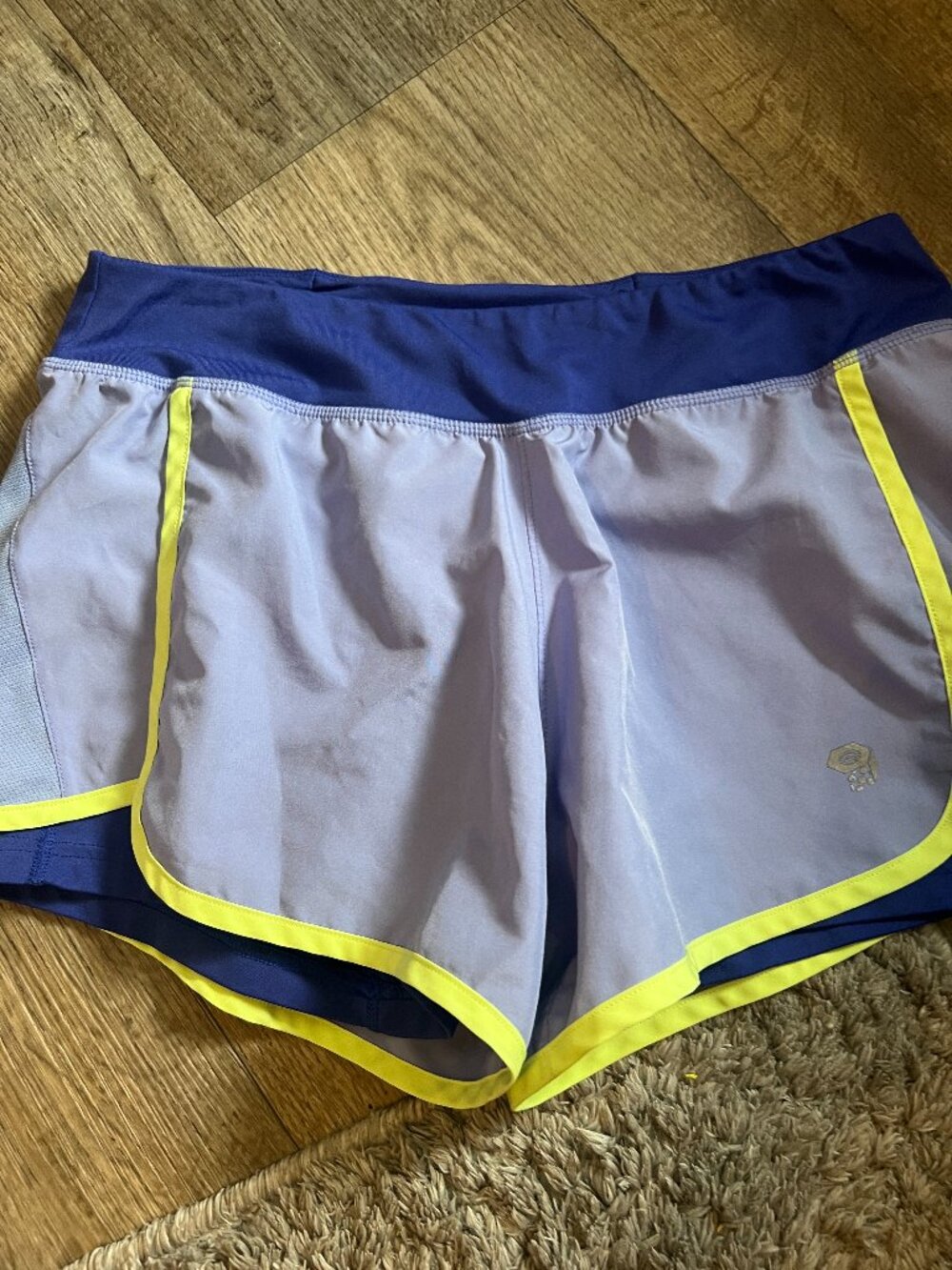 Mountain hardwear purple shorts size M